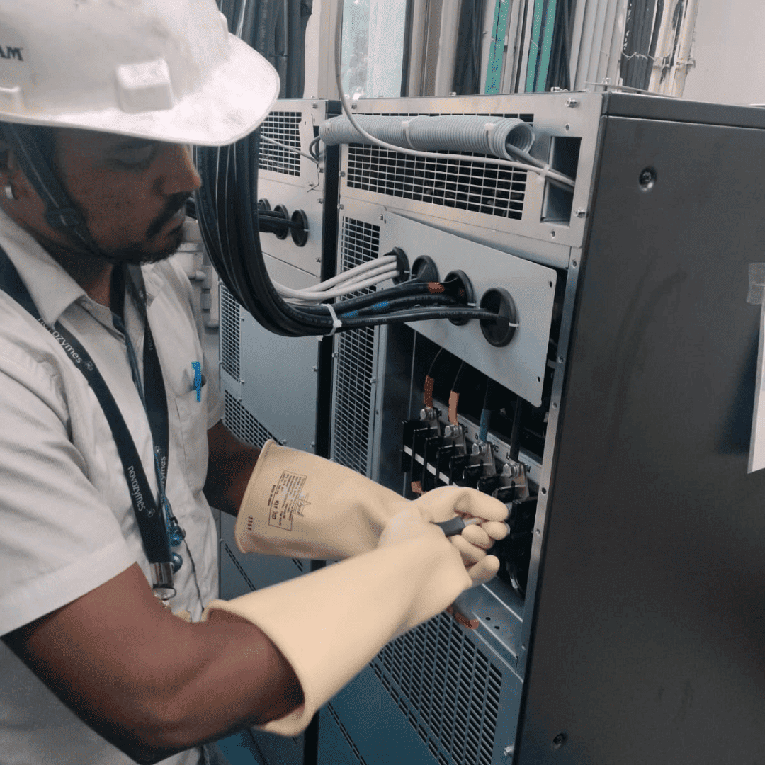 UPS system inspection for loose connections and fault diagnosis by service engineers